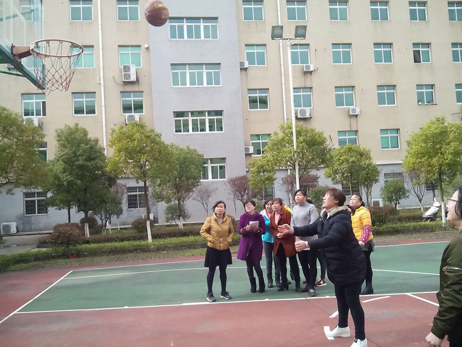 慶三八，春絲女員工投籃球比賽
